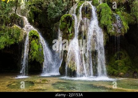 Terrasses de travertin, Cascade des Tufs, Arbois, Jura, Bourgogne-Franche-Comté, Région du Jura, France Banque D'Images