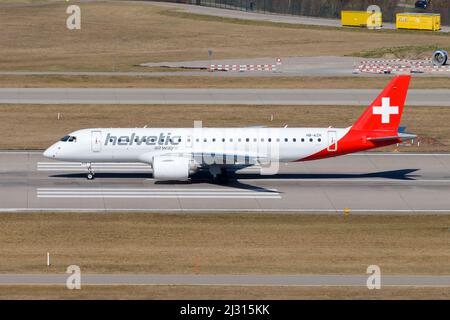 Helvetic Airways Embraer 190-E2 au départ de l'aéroport de Zurich. Nouvel avion E-jet E190 moderne de Helvetic Airline E2. Banque D'Images