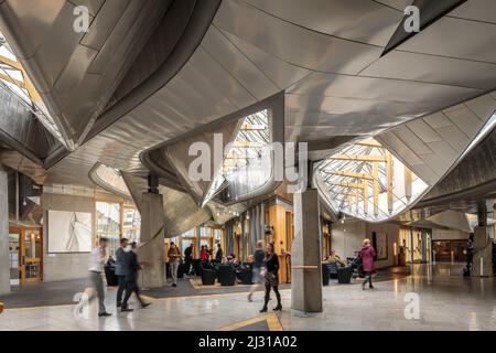 Vue intérieure du lobby du jardin, Parlement écossais, navires métalliques stylisés, Édimbourg, Écosse, ROYAUME-UNI Banque D'Images