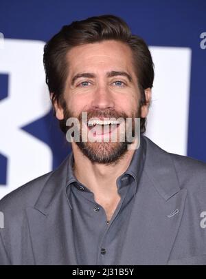 Jake Gyllenhaal arrivant à la première Ambulance de Los Angeles au musée de l'Académie le 04 avril 2022 à Los Angeles, CA. © OConnor/AFF-USA.com crédit : AFF/Alamy Live News Banque D'Images