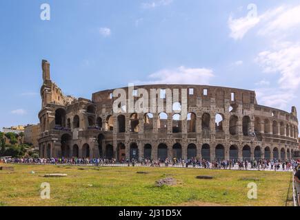 Rome, Colosseum, vue extérieure de l'ouest Banque D'Images