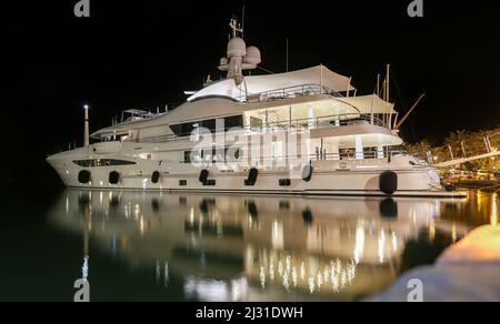 Le HALO de yacht appartenant au milliardaire russe et à l'oligarque romain Abramovich. Banque D'Images