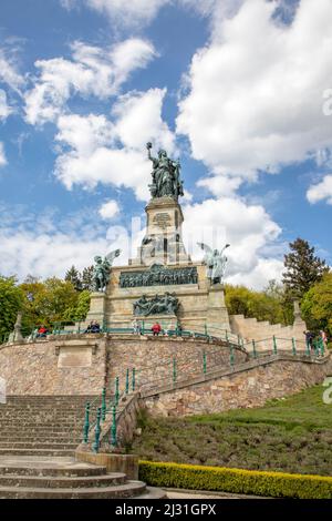 RUDESHEIM, ALLEMAGNE - 26 avril 2017 : visite touristique du monument Niederwalddenkmal situé dans le parc de paysage de Niederwald, près de Ruedesheim. Rhin V Banque D'Images