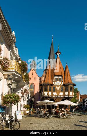 Hôtel de ville et église de ville, Michelstadt, Odenwald, Hesse, Allemagne Banque D'Images