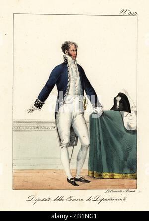 Costume d'un membre de la Chambre des députés des départements, Bourbon Restoration, 1815. Manteau bleu avec col et poignets argentés, épée, bicorne. Depute a la Chambre des départements. Lithographie de couleur main par Lorenzo Bianchi et Domenico Cuciniello d'après Hippolyte Lecomte de Costuci civili e militari della monarchia francese dal 1200 al 1820, Naples, 1825. Édition italienne des costumes civils et militaires de Lecomte de la monarchie française de 1200 à 1820. Banque D'Images