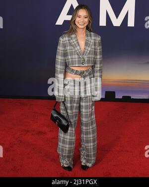 Los Angeles, États-Unis. 04th avril 2022. Jamie Chung arrive à la première AMBULANCE de Los Angeles qui s'est tenue à l'Academy Museum of Motion Pictures à Los Angeles, CA, le lundi 4 avril 2022. (Photo par Sthanlee B. Mirador/Sipa USA) crédit: SIPA USA/Alay Live News Banque D'Images