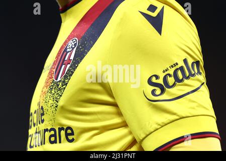 Milan, Italie. 04th avril 2022. Détail du maillot du FC de Bologne pendant l'AC Milan vs le FC de Bologne, football italien série A match à Milan, Italie, avril 04 2022 crédit: Agence de photo indépendante/Alamy Live News Banque D'Images