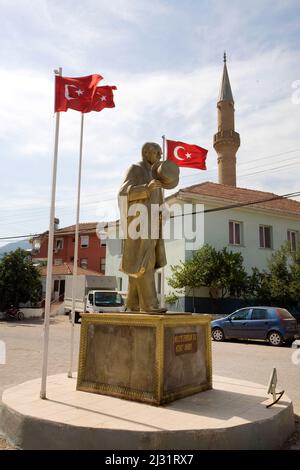 Monument de Mustafa Kemal Atatuerk, place du marché d'Adrasan, Lycia, Turquie, mer Méditerranée Banque D'Images