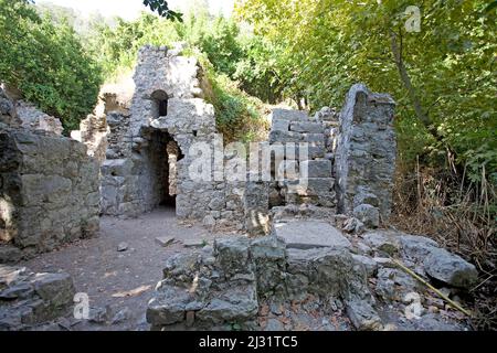 Ruines anciennes au parc national d'Olympos, Cirali, Lykia antique, Turquie, mer Méditerranée Banque D'Images