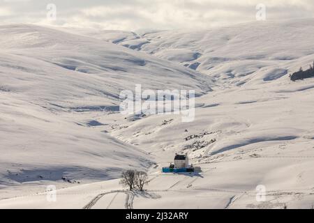 Strategic Corgarff Castle dans la neige d'hiver, Cairngorms, route vers Lecht Pass, Aberdeenshire, Écosse, Royaume-Uni Banque D'Images