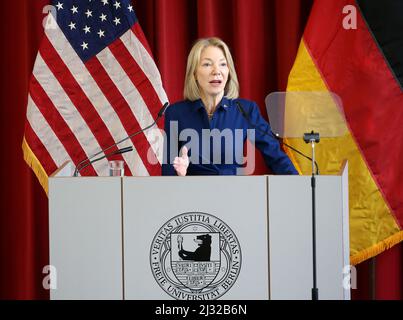 Berlin, Allemagne. 05th avril 2022. Amy Gutmann, nouvelle ambassadrice des États-Unis en Allemagne, prononce son premier discours officiel dans le bâtiment Henry Ford à la Freie Universität Berlin. Credit: Wolfgang Kumm/dpa/Alay Live News Banque D'Images