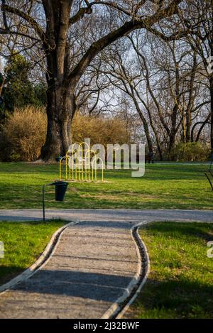 Parc urbain et aire de jeux pour enfants à Rokov perivoj, une partie d'élite de Zagreb où vivaient des artistes croates célèbres, Zagreb, Croatie Banque D'Images