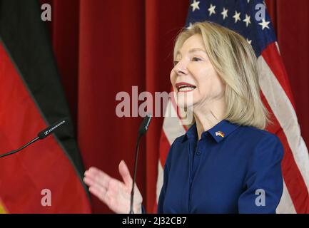 Berlin, Allemagne. 05th avril 2022. Amy Gutmann, nouvelle ambassadrice des États-Unis en Allemagne, prononce son premier discours officiel dans le bâtiment Henry Ford à la Freie Universität Berlin. Credit: Wolfgang Kumm/dpa/Alay Live News Banque D'Images