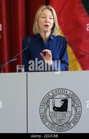 Berlin, Allemagne. 05th avril 2022. Amy Gutmann, nouvelle ambassadrice des États-Unis en Allemagne, prononce son premier discours officiel dans le bâtiment Henry Ford à la Freie Universität Berlin. Credit: Wolfgang Kumm/dpa/Alay Live News Banque D'Images