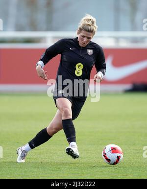 Millie Bright, en Angleterre, lors d'une séance d'entraînement à St. George's Park, Burton. Date de la photo: Mardi 5 avril 2022. Banque D'Images