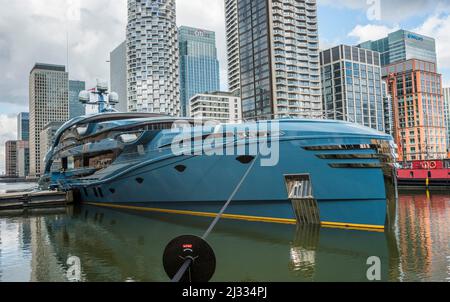 Luxe Superyacht PHI arrêté à Londres. La propriété s'est avérée être un oligarque russe non sanctionné. Construit par Royal Huisman. Banque D'Images