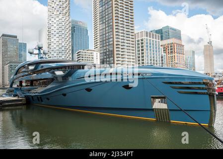 Luxe Superyacht PHI arrêté à Londres. La propriété s'est avérée être un oligarque russe non sanctionné. Construit par Royal Huisman. Banque D'Images