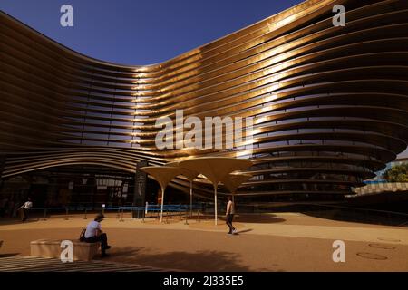 Dubai Expo, moderne Architektur, Weltausstellung, Kunst, modernes Design aus Metall, Eisen und Stahl im Mobility Pavillon Banque D'Images