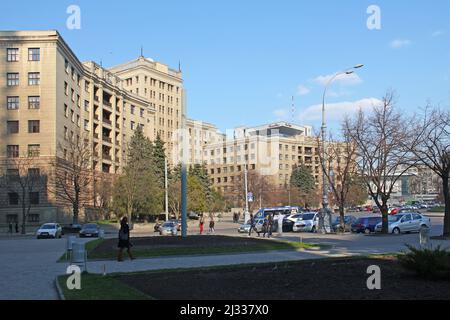 KHARKOV, UKRAINE - 17 AVRIL 2013 : il s'agit de la construction du bâtiment nord de l'université de Kharkov. Banque D'Images