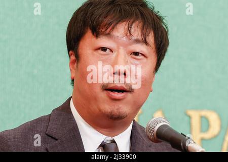 5 avril 2022, Tokyo, Japon: Le producteur Teruhisa Yamamoto parle lors d'une conférence de presse au Japan National Press Club à Tokyo. Le film « Drive My car » du réalisateur Ryusuke Hamaguchi a remporté le meilleur long métrage international lors des US Academy Awards 94th à Los Angeles. (Image de crédit: © Rodrigo Reyes Marin/ZUMA Press Wire) Banque D'Images