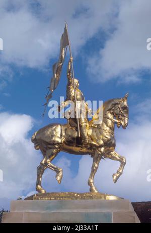 Quartier français, la Nouvelle Orléans, Louisiane. Statue de Jeanne d'Arc, Decatur Street, en face du marché français. Banque D'Images