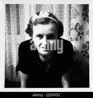 Bateaux 10 Uhr, daheim - après 10 heures à la maison . Albums photo d'EVA Braun, env. 1913 - env. 1944. Ces albums sont attribués à Eva Braun (quatre sont revendiqués par son amie Herta Schneider, née Ostermeyer) et documentent sa vie de ca. 1913 à 1944. Il y a de nombreuses photos d'Eva, de ses sœurs et de leurs enfants, d'Herta Schneider et de ses enfants, ainsi que des photos des vacances d'Eva, des membres de sa famille et des amis. On y trouve également des photographies prises par et d'Eva Braun au chalet hitlérien Berghof (ou Kehlstein), des photographies d'Hitler et de son entourage, des visiteurs de Berghof et du paysage A. Banque D'Images