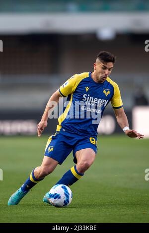 Giovanni Simeone (Hellas Verona) lors du match italien 'erie A' entre Hellas Verona 1-0 Gênes au stade Marcantonio Bentegodi le 4 avril 2022 à Vérone, Italie. Credit: Maurizio Borsari/AFLO/Alay Live News Banque D'Images