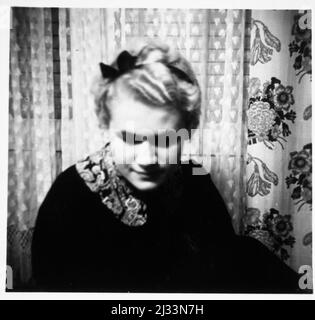 Bateaux 10 Uhr, daheim - après 10 heures à la maison . Albums photo d'EVA Braun, env. 1913 - env. 1944. Ces albums sont attribués à Eva Braun (quatre sont revendiqués par son amie Herta Schneider, née Ostermeyer) et documentent sa vie de ca. 1913 à 1944. Il y a de nombreuses photos d'Eva, de ses sœurs et de leurs enfants, d'Herta Schneider et de ses enfants, ainsi que des photos des vacances d'Eva, des membres de sa famille et des amis. On y trouve également des photographies prises par et d'Eva Braun au chalet hitlérien Berghof (ou Kehlstein), des photographies d'Hitler et de son entourage, des visiteurs de Berghof et du paysage A. Banque D'Images