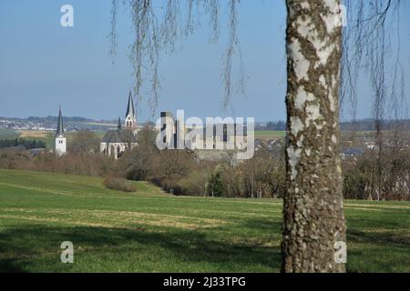 Vue sur Kastellaun avec des églises et des ruines à Hunsrück, Rhénanie-Palatinat, Allemagne Banque D'Images