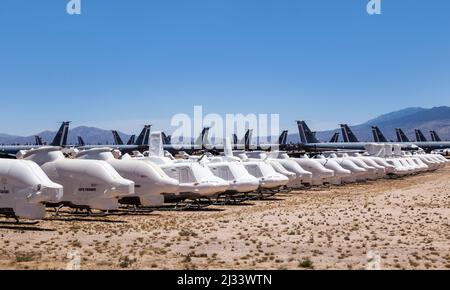 TUCSON, ARIZONA - 13 JUIN 2012 : base aérienne de Davis-Monthan AMARG boneyard à Tucson, Arizona. C'est l'endroit où près de 5 000 avions ont disparu Banque D'Images