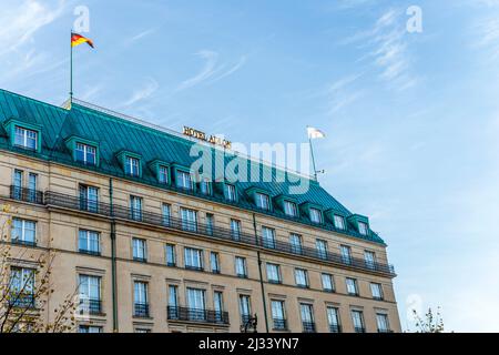 BERLIN, ALLEMAGNE - 28 octobre 2014 : hôtel Adlon à Berlin. Il fait partie du groupe Kempinski et est l'hôtel le plus célèbre de Berlin. Banque D'Images