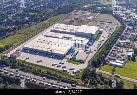 Vue aérienne, Edeka entrepôt central Oberhausen avec zone de jachère dans le district de Schwarze Heide à Oberhausen, région de la Ruhr, Rhénanie-du-Nord-Westphalie, germe Banque D'Images