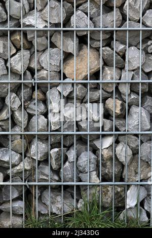 Clôture avec gabions et pierres Banque D'Images