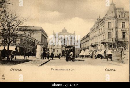 1900 CA , ODESSA , UKRAINE , EMPIRE RUSSE : la RUE RICHELIEU (rue Rishelievska ) et la façade baroque de l'Opéra et du Ballet d'Odessa . Le premier opéra a été ouvert en 1810 et détruit par un incendie en 1873. Le bâtiment moderne a été construit par Fellner & Helmer dans un style néo-baroque (baroque de Vienne) et a ouvert ses portes en 1887. L'architecture de la luxueuse salle d'audience suit le style rococo français tardif. Carte postale vintage originale , photographe inconnu . - OPÉRA - TEATRO DELL'OPERA E BALLETTO NAZIONALE UCRAINO - FOTO STORICHE - PHOTOS D'HISTOIRE - GEOGRAFIA - GÉOGRAPHIE Banque D'Images