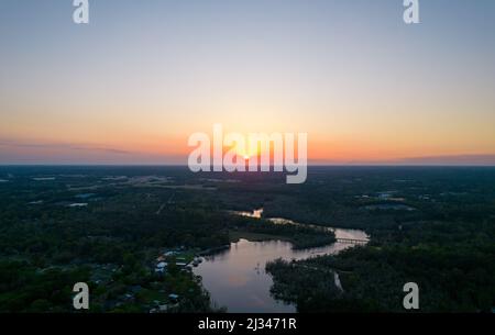 Vue aérienne de la rivière Dog au coucher du soleil près de Mobile, Alabama Banque D'Images