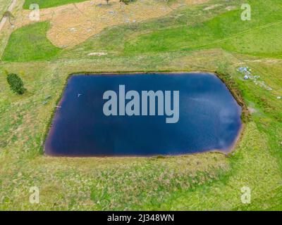 Vue aérienne d'un étang d'eau dans une zone rurale à Wellington Vale, en Australie Banque D'Images