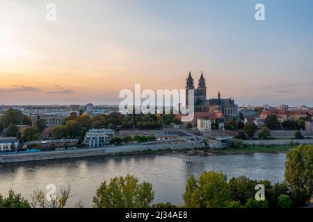 Cathédrale de Magdebourg au coucher du soleil, Magdebourg, Saxe-Anhalt, Allemagne Banque D'Images