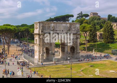 Rome, Arche de Constantine côté nord, vue depuis le Colisée Banque D'Images