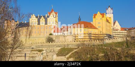 Panorama des bâtiments colorés du château à Bernburg, Allemagne Banque D'Images