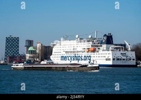 Le Global Mercy, navire-hôpital de l'organisation de secours Mercy Ships, c'est le plus grand navire-hôpital civil au monde, sur le Nieuwe Banque D'Images