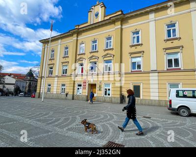 Przemysl, Pologne. 4th avril 2022. Bureau du maire sur la rue présidentielle à Przemysl, Pologne (image de crédit : © Amy Katz/ZUMA Press Wire) Banque D'Images