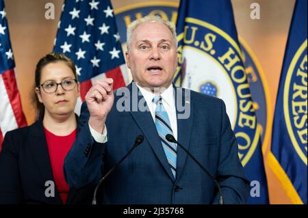 Washington, États-Unis. 05th avril 2022. Le représentant américain Steve Scalise (R-LA) prend la parole lors d'une conférence de presse des Républicains de la Chambre. Crédit : SOPA Images Limited/Alamy Live News Banque D'Images