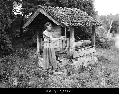 Mlle Nettie Lloyd, victime de pellagre, par Old Well House, Orange County, Caroline du Nord, États-Unis, Marion Post Wolcott, U.S. Office of War information/États-Unis Administration de la sécurité agricole, septembre 1939 Banque D'Images