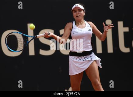 Bogota, Colombie. 5th avril 2022. Maria Camila Osorio de Colombie joue lors de son match contre Ylena in-Albon de Suisse au Tournoi Copa Colsanitas WTA le 5 avril 2022 à Bogota, Colombie (Credit image: © Daniel Garzon Herazo/ZUMA Press Wire) Banque D'Images