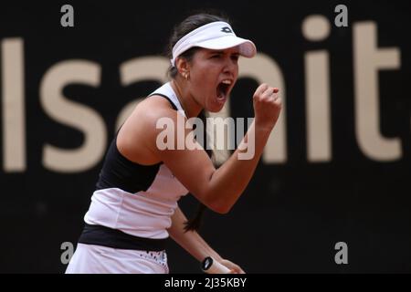 Bogota, Colombie. 5th avril 2022. Maria Camila Osorio de Colombie célèbre dans son match contre Ylena in-Albon de Suisse au Tournoi Copa Colsanitas WTA le 5 avril 2022 à Bogota, Colombie (Credit image: © Daniel Garzon Herazo/ZUMA Press Wire) Banque D'Images