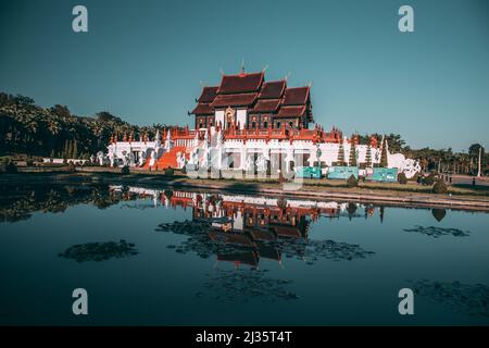 Royal Park Rajapruek, jardin botanique et pavillon à Chiang Mai, Thaïlande Banque D'Images