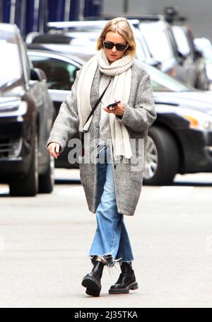 NEW YORK, NY- avril 05 : Naomi Watts voit marcher à Soho à New York le 05 avril 2022. Crédit ; RW/MediaPunch Banque D'Images