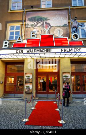 Berlin, Allemagne. 05th avril 2022. Vue extérieure à la première du film « Der Waldmacher » au cinéma Babylone. Crédit : Gerald Matzka/dpa/Alay Live News Banque D'Images