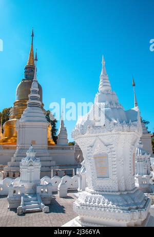 Groupe de pagode à Wat-Suan-Dok. Célèbre temple de Chiang Mai, Thaïlande Banque D'Images