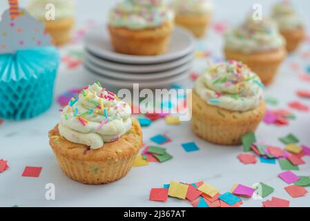 cupcakes à la vanille saupoudrée Banque D'Images